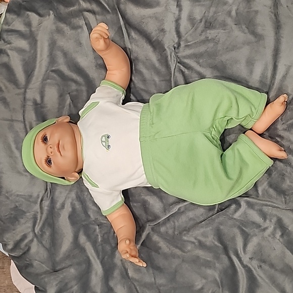 F First impressions premie onesie outfit with hat - Picture 3 of 5